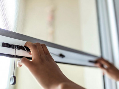 Rolós szúnyogháló ablak