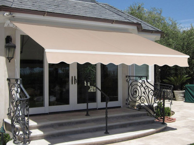 Motoros napellenző teraszra